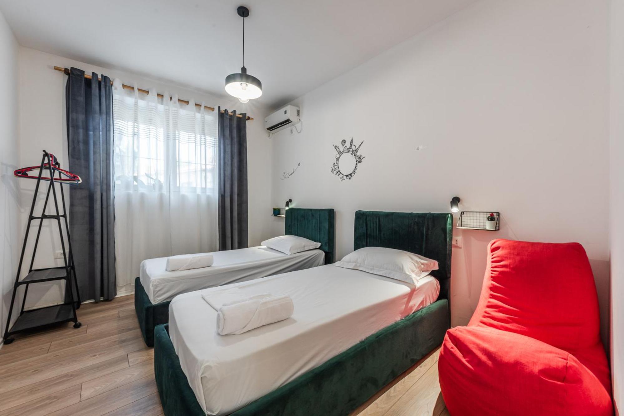 Noir Apartment By Kondo Stays Tirana Bagian luar foto