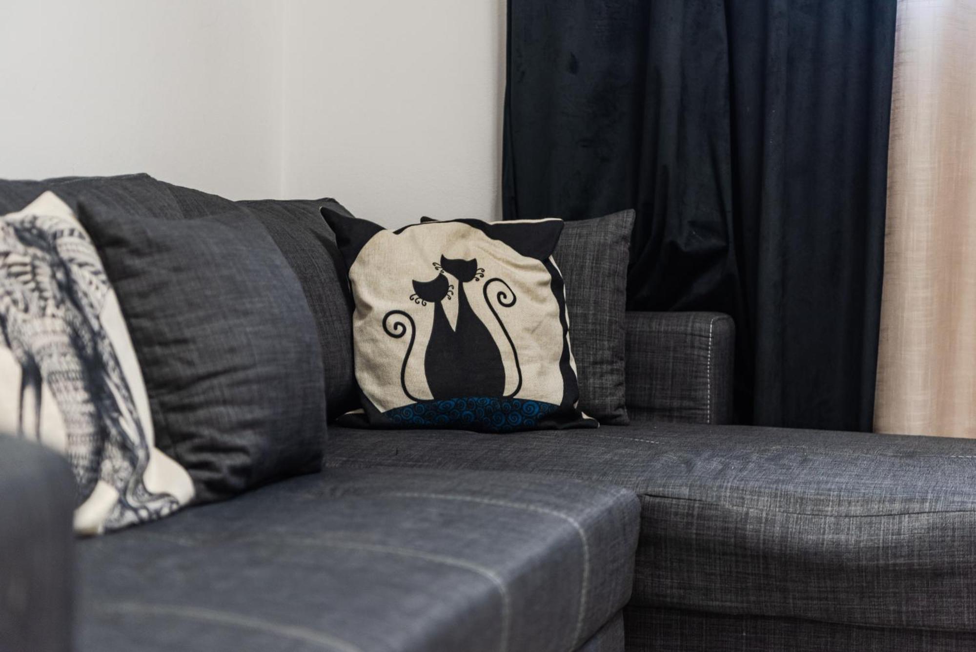 Noir Apartment By Kondo Stays Tirana Bagian luar foto
