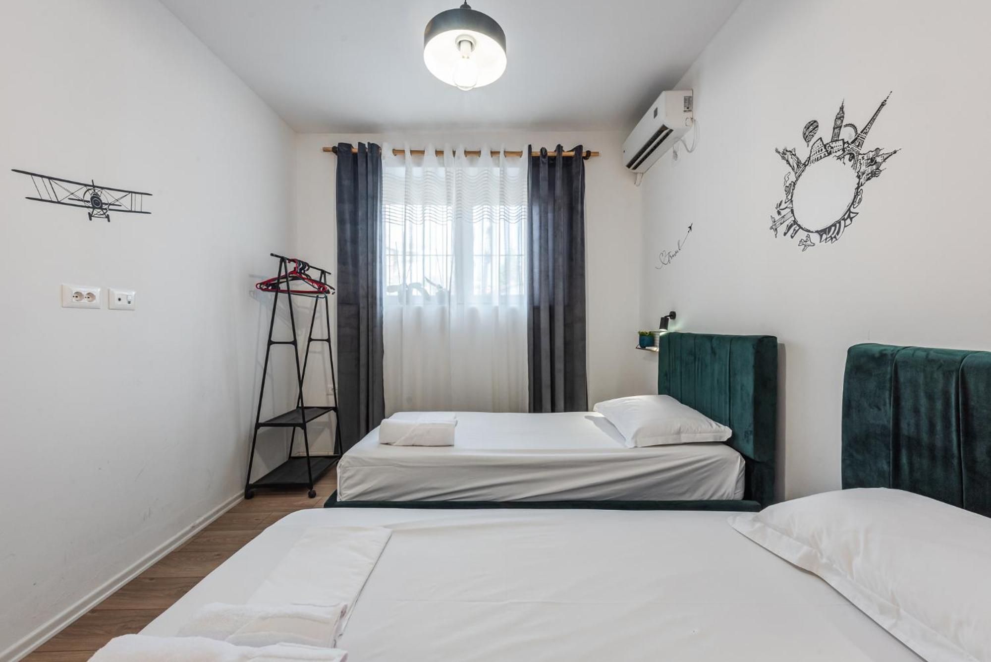 Noir Apartment By Kondo Stays Tirana Bagian luar foto