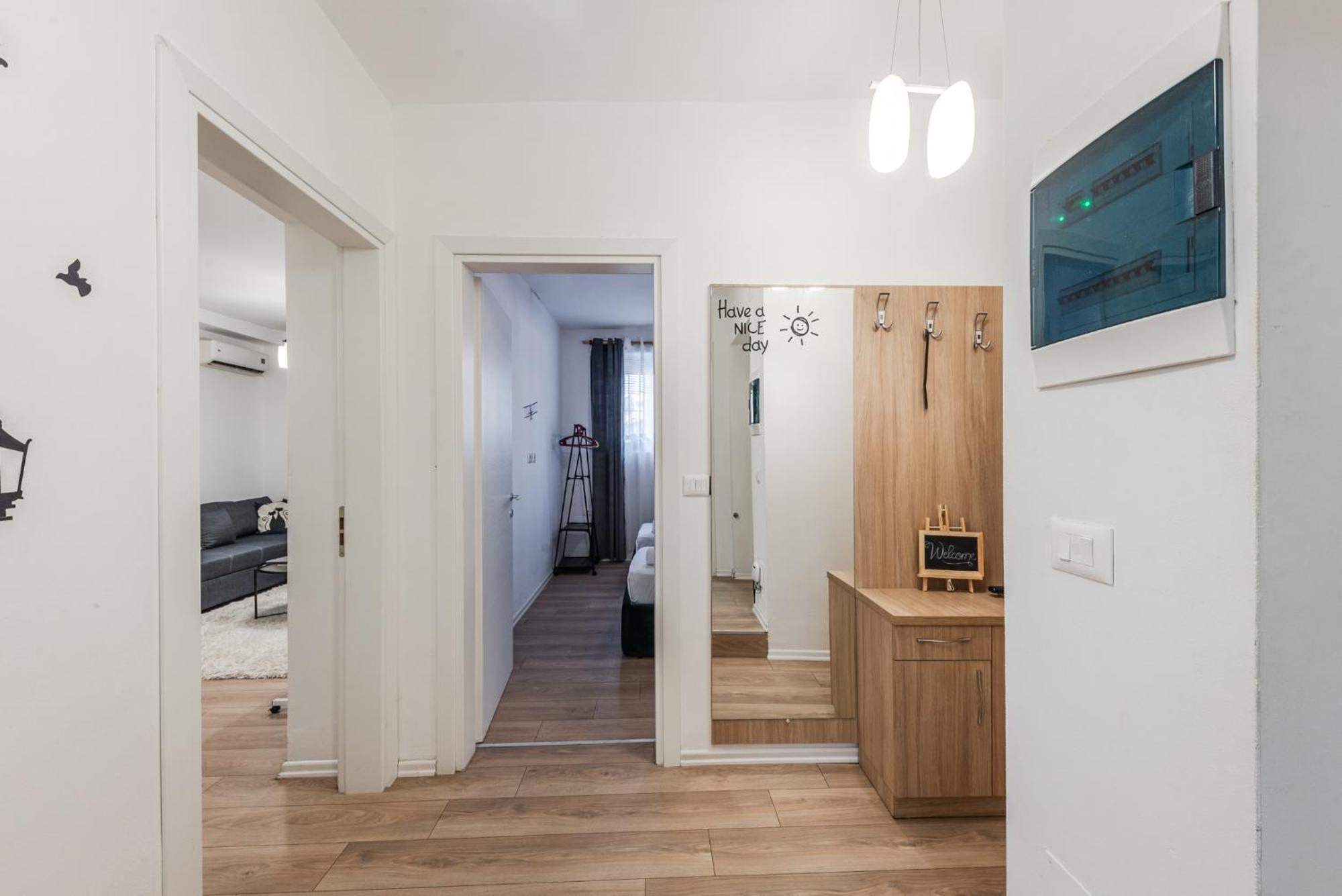 Noir Apartment By Kondo Stays Tirana Bagian luar foto
