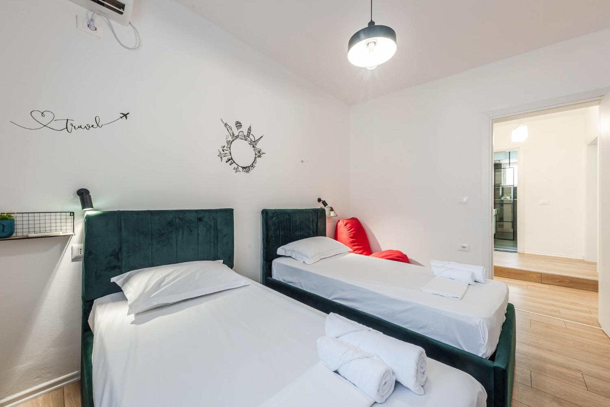 Noir Apartment By Kondo Stays Tirana Bagian luar foto