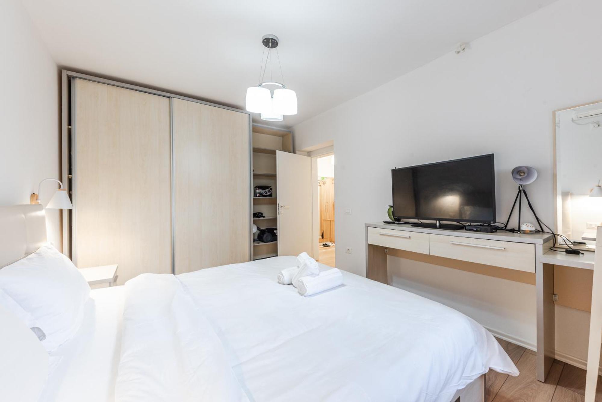 Noir Apartment By Kondo Stays Tirana Bagian luar foto
