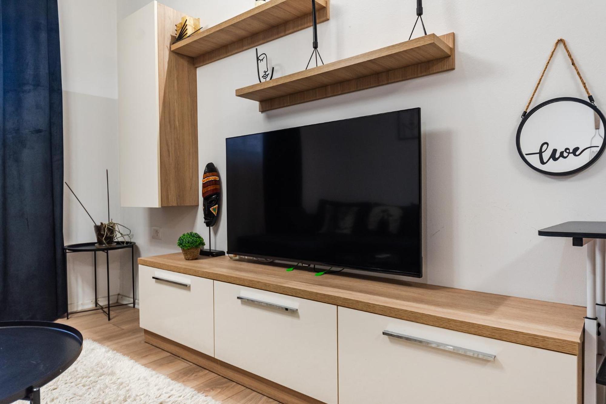 Noir Apartment By Kondo Stays Tirana Bagian luar foto