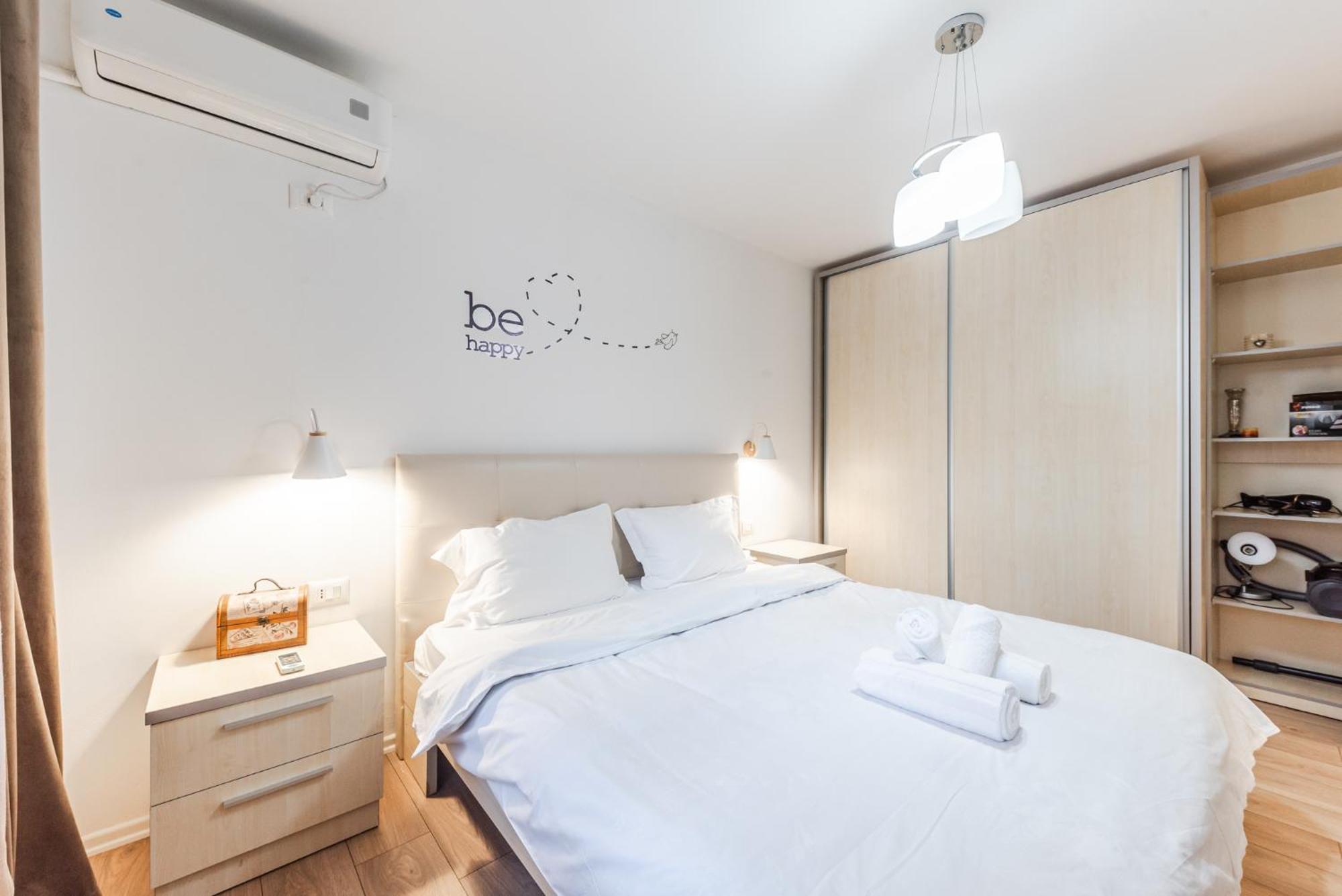 Noir Apartment By Kondo Stays Tirana Bagian luar foto